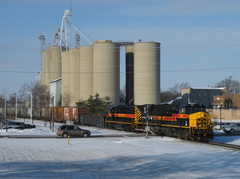 Iowa 505 leads 704 on a recrewed CBBI through the frosty town of Minooka. The snow really exaggerates how good this paint scheme looks! 01-08-09