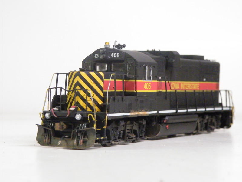 Good angle showing the newly constructed front, with anticlimber and ditchlights and C&P Burlington Shops nose and windshield.