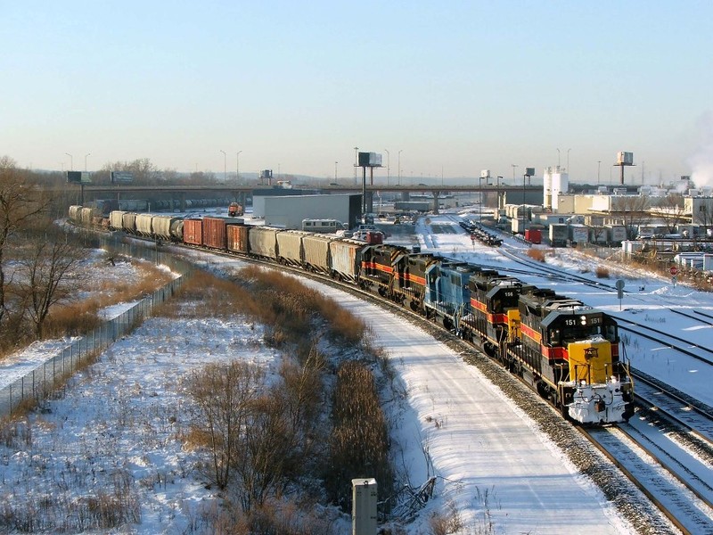 A nice 5 unit consist grumbles under me with a 123 car detour from Barstow. The train jumped on the BN via a special connector at Colona after a BNSF derailement, and took the Barstow Sub to Galesburg, and the old ATSFTranscon, or the Chili Sub, into Chicago, where it hopped on the IHB at McCook for the trip down to Riverdale Yard, aka, Blue Island. The entire train was bound for the IHB, so it ran with a BNSF crew, straight to Riverdale as a BNSF train.