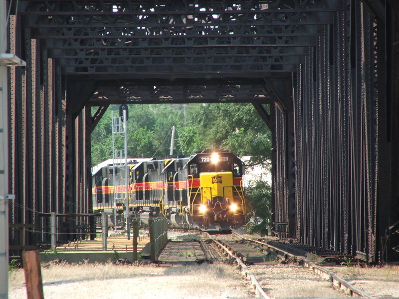 Iowa 720 east is approaching CSX Bridge 407 at restricted speed.