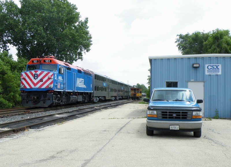 Heading home passed CSX's yard office in Rockdale, definately different seeing a Metra trainset this far west. They were originally going to go west to Morris but ran out of time!