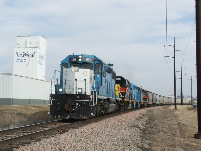 ICCR thunders through Coralville, IA with a set of four SD38-2's and a monster train of ADM traffic.