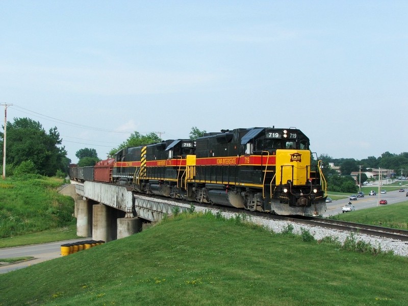 GP38-2's 719, 715, and GP38AC 625 lead a BICB through the town of Altoona, IA, just outside of Des Moines. A few of us Chicago Mafia folks were in route to Nebraska for a UP 844 chase and just so happened to run into this guy! 06-25-07