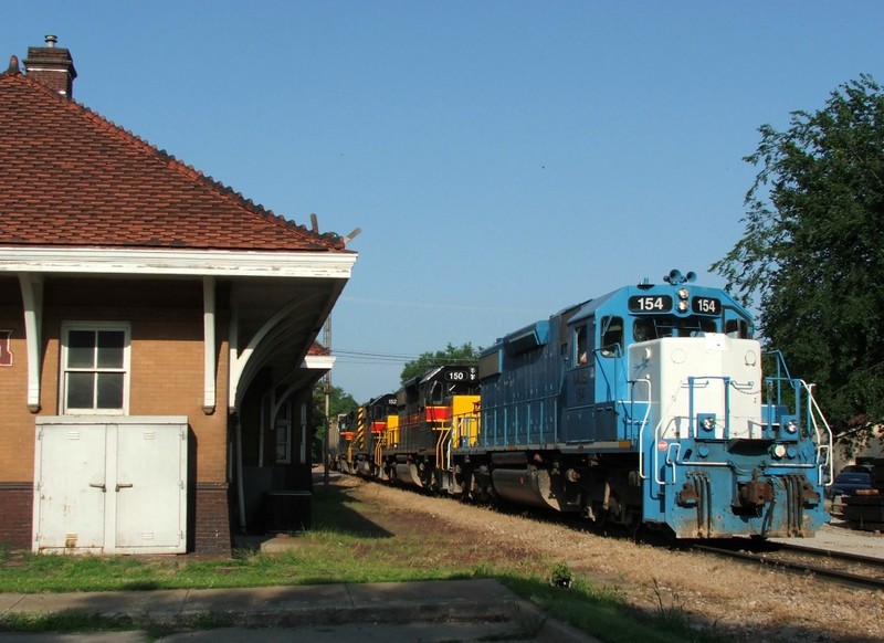 On the way back from the UP 844 steam chase, we stopped in Iowa City just in time to catch ICCR taking off out of town with the wonderful SD38-2 154 leading an all painted SD38-2 consist... needless to say we did not give chase. 06-26-07