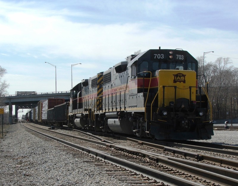 703 and 721 shove BISW out of Blue Island. 03-19-06