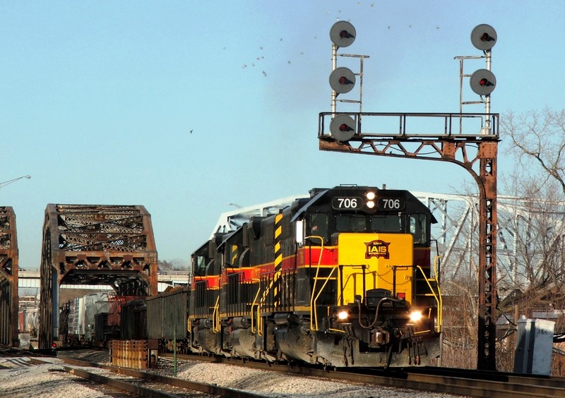 Iowa 706 leads another pair of 700's on the daily BICB out of Blue Island. 03-19-06