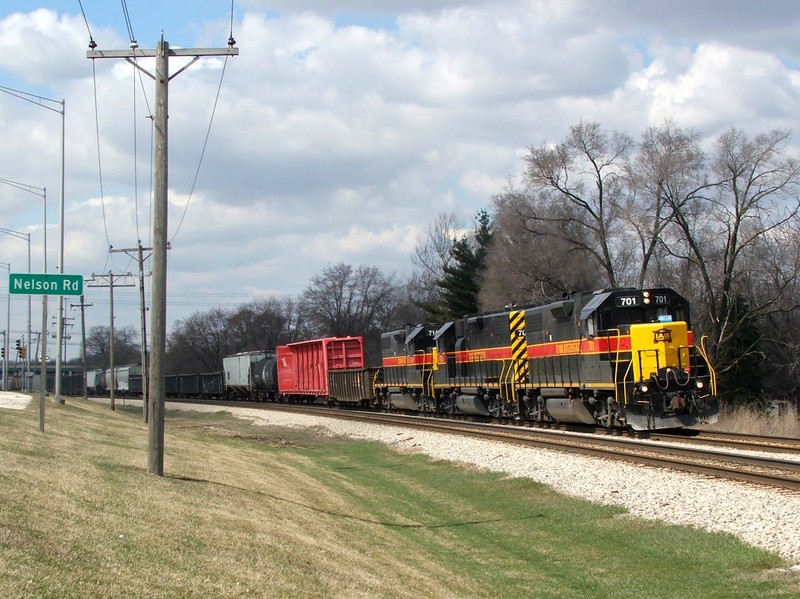 CBBI thunders through New Lenox with a trio of 700's just as God intended... at this time period in the Iowa's history anyway... 03-26-06