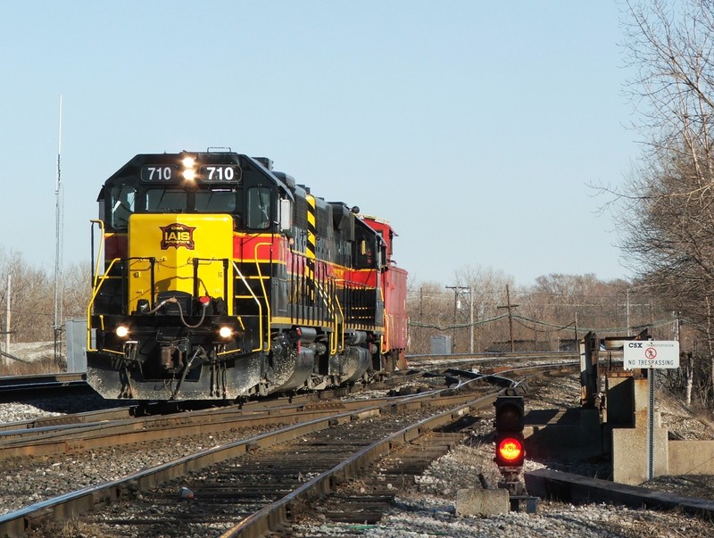 Iowa 710 leads a caboose hop from Riverdale Yd through C.P. Francisco. 03-26-06