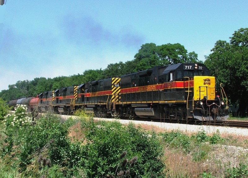 With 717 in the lead, Bill enjoys his last ride in Run 8 thundering out of the river valley.