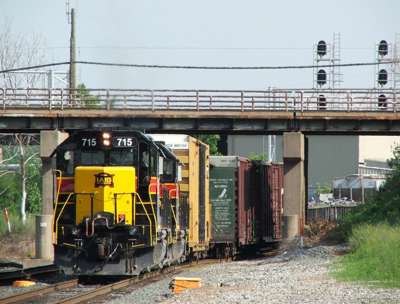A BISW crew  with 715 and 704 shove a cut of cars down the Harbor for Riverdale Yd. 06-29-06