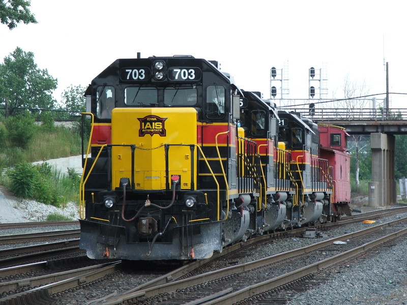 BISW heads back from Riverdale with 3 GP38-2's and their cupola. 07-08-06