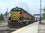 Months into the new 700 craze, one cloudy afternoon in BI yielded a solid consist of "oldies" in the form of  604, 626, and 627. This was the last time I ever saw a 600 on the east end, let alone a solid set of 3! 07-12-05