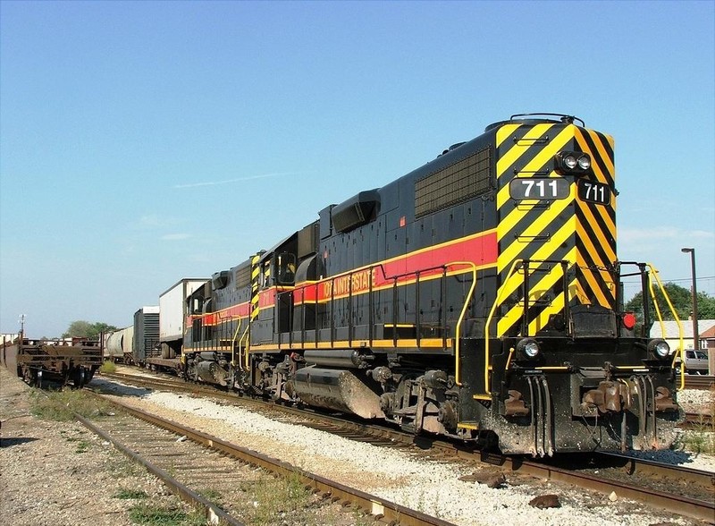 A pair of 700's led by 711 prepares to depart Burr Oak Yd with a BICB. 09-06-05
