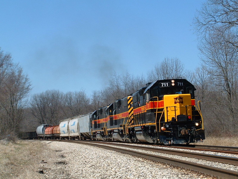 Not quite realizing it yet, but this would soon become the norm for the next 3 and 1/2 years... a trio of 700's led by the Big Gulp leads CBBI along Rte 30 into New Lenox. 04-03-05