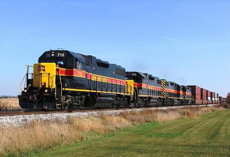 A set of 4 clean 700's roll through the Iowa country side just outside of the town of Wilton with BICB. 10-29-08