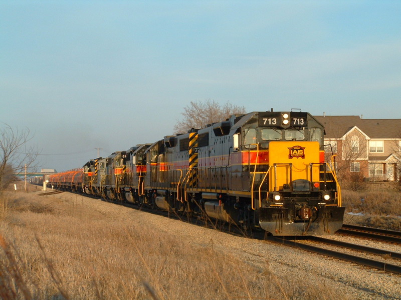 BICB thunders through Mokena's Ozinga spur with an eclectic mix of new and old. We have 713 leading 702, 717, 626, GP16 495, and 703. I remember only the 495 and 703 were online making quite the racket through town. It was almost impossible to catch a old 400 or even 600 on the point by now... 02-05-05