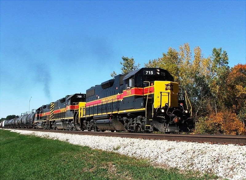 Another trio of 700's this time led by 715, thunder through New Lenox about an hour behind the ethanol extra. 10-16-05
