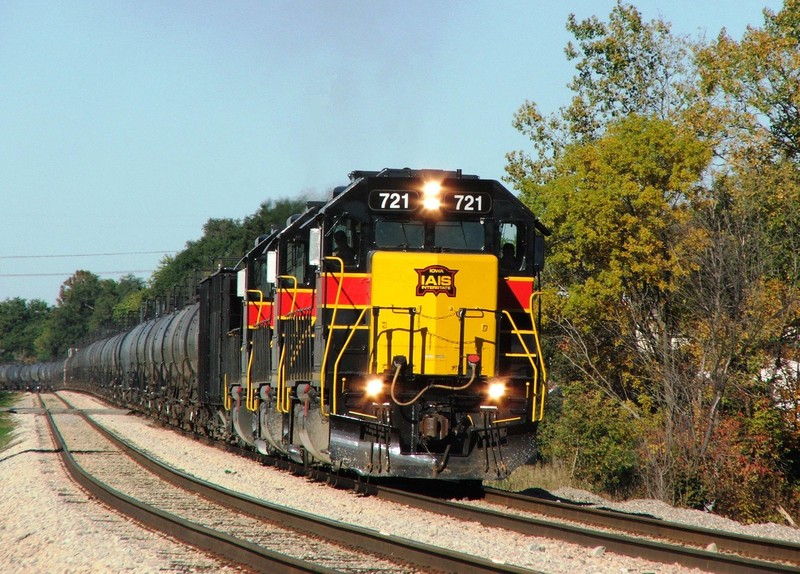 721, 716, and 708 lead a RINSU ethanol train elephant style toward BI. 10-16-05