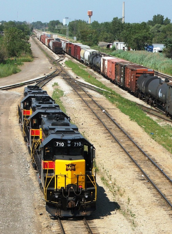 Iowa 710, 716, and 708 patiently wait for their outbound BICB crew after a BISW crew assembled the train... 07-24-05