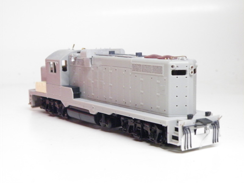 The rear end of 483, showing filed down side skirts, and new rear pilot plate made of styrene. The this image, the unit is missing the two rear grab irons on the pilot plate, rear ditch lights, and a second set of exhaust stacks I had yet to purchase.