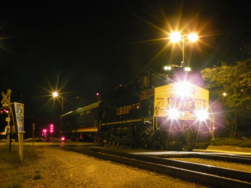 Iowa 511 and the Iowa Unlimited pause at Blue Island Vermont St. to pick up a Metra pilot for the unchartered for IAIS trip to Chicago Union Station via the mainline.