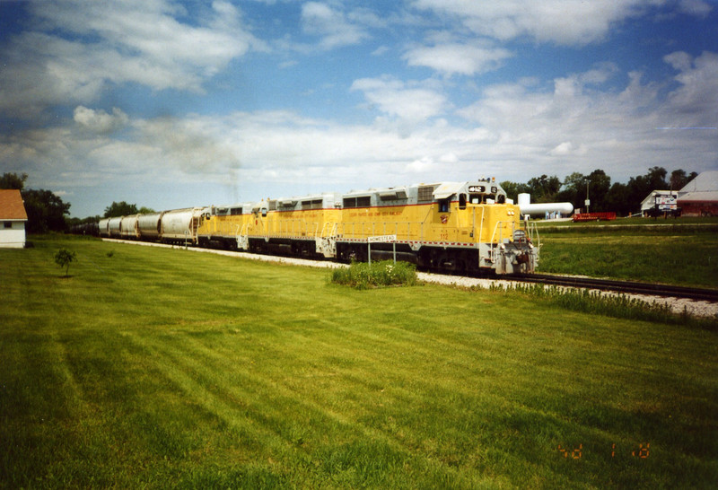 When Crandic still ran the Cedar Rapids job, one of their daytime extra trains pulls Homestead Hill, June 3, 2004