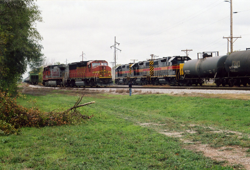 IAIS crew pulls towards Rock Island while the BN crew waits.  Moline Siding, Oct. 7, 2005