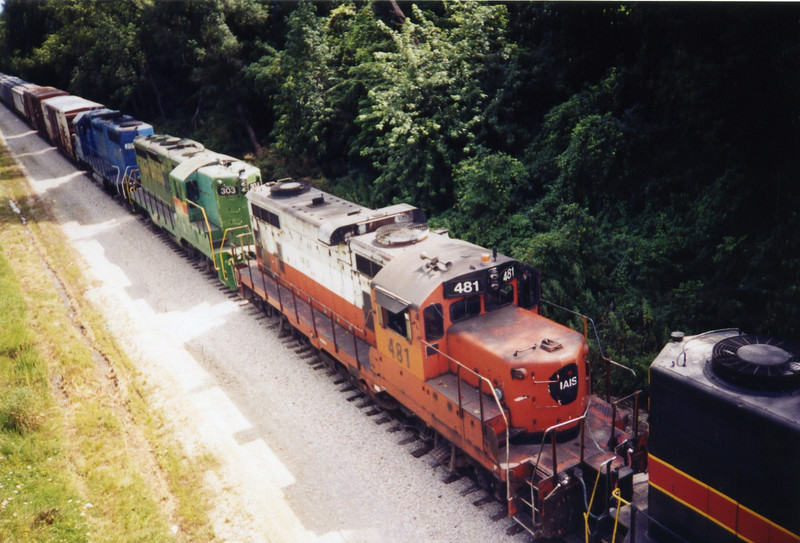 481 on the Cedar Rapids job, Melrose Ave. Iowa City, Sept. '04