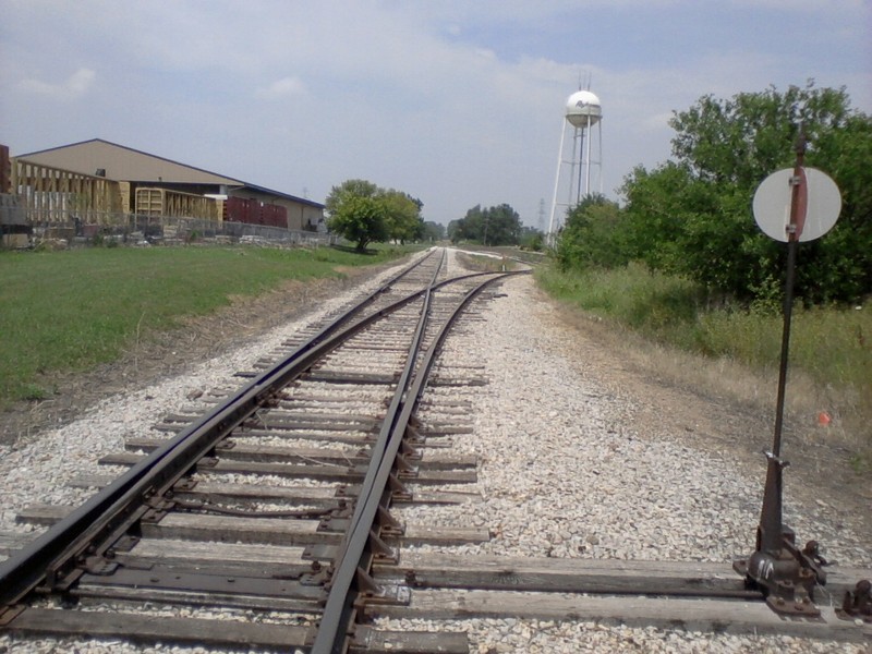The former Ryko spur was converted to a short but necessary runaround. Crews will no longer have to shove from the Urbandale runaround when switching at Beisser.