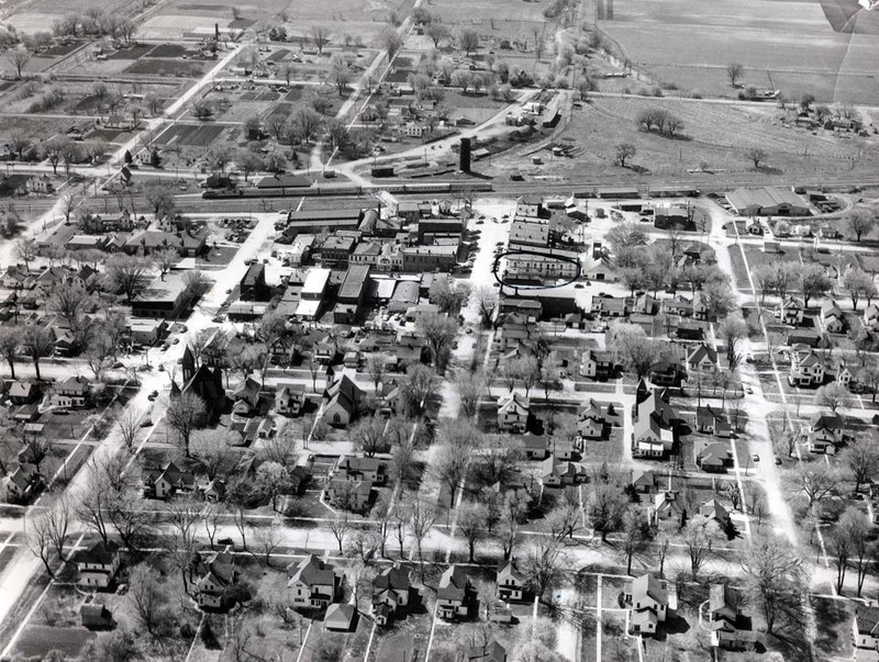 Aerial photo of Wilton from 1953 clearly showing the old Muscatine wye, water tank and an EB passenger train stopped at the depot.