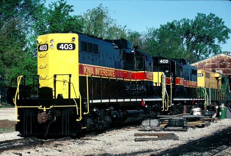 403 and 402 in brand spankin' new paint along with 309 on the east engine house track. 10-May-1988.