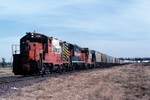 404, 309, and 414 drag the BICB past the west end of the UP Des Moines yard. Nov-1989.