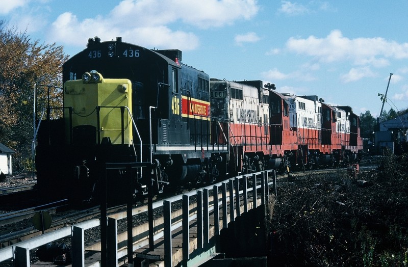 436, 8001, 8014, and 8113 back into the Iowa City Yard. 21-Oct-87