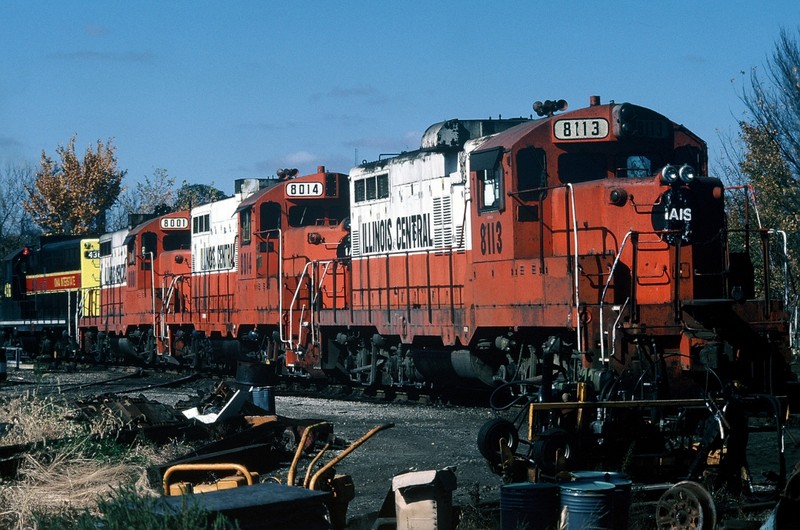 8113, 8014, 8001 and 436 back onto the yard track in the Iowa City yard. 21-Oct-87.