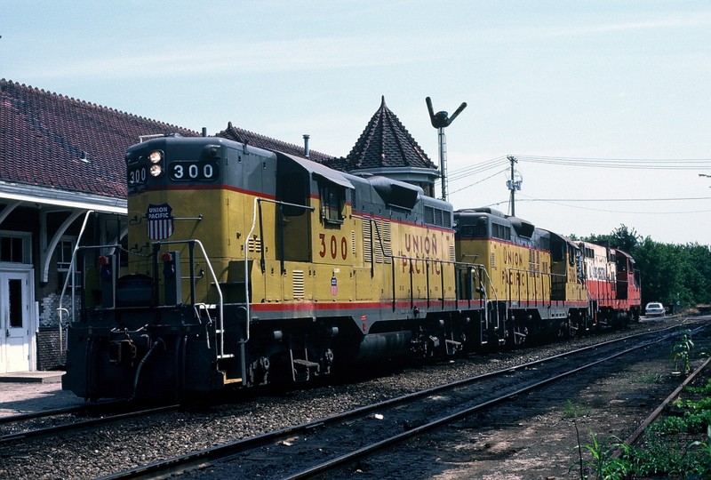 Ex-Up 300 and 306 along with an ICG geep idle in front of the depot in Iowa City. 20-August-1986.