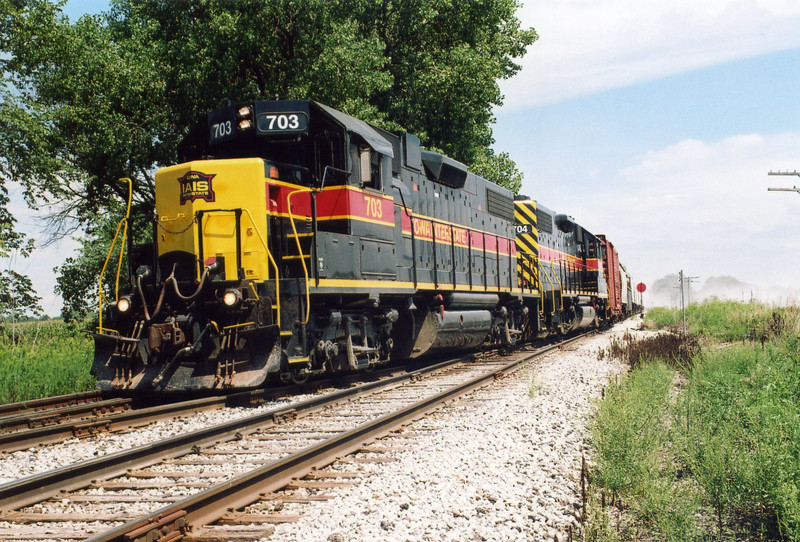 703/704 lead the westbound into the siding at N. Star, mp 208.5.  Aug. 15, 2005