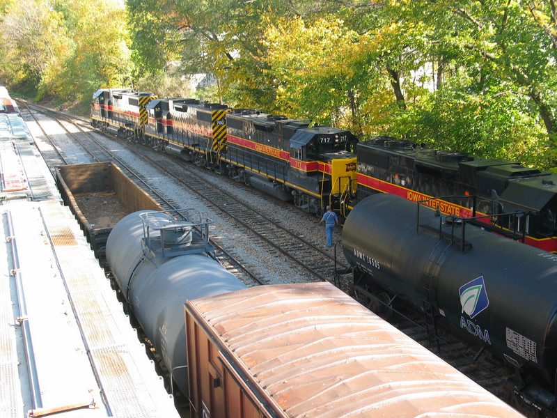RI crew is getting their eastbound power together, Iowa City yard, Oct. 17, 2005.