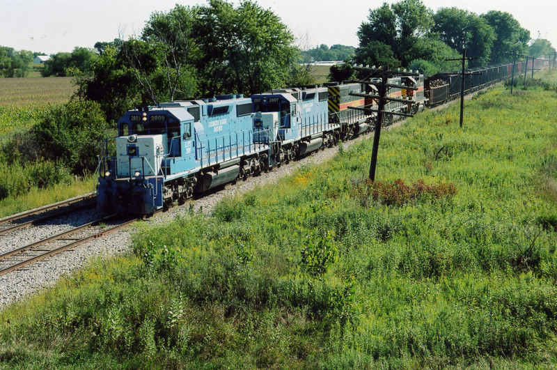 WB turn at the Wilton overpass, with the balance of the coal train near the head end.  Aug. 31, 2005.
